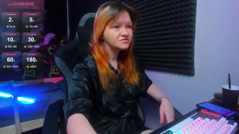 Snapshot of nora_lovvv chatting on 10/04/25, 11:08 Nora online show from 10/04/25, 11:08