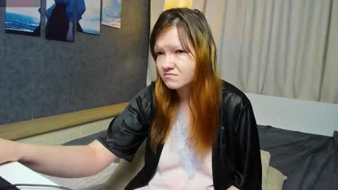 Snapshot of nora_lovvv chatting on 11/11/25, 10:04 Nora online show from 11/11/25, 10:04