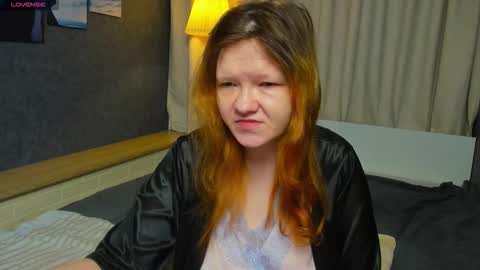 Snapshot of nora_lovvv chatting on 11/22/25, 10:14 Nora online show from 11/22/25, 10:14