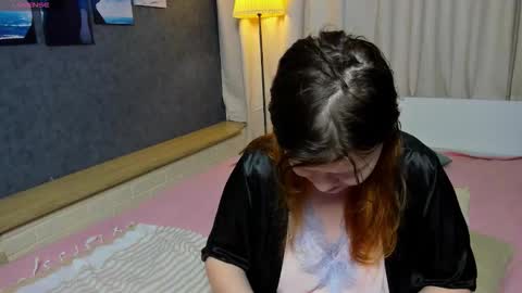 Snapshot of nora_lovvv chatting on 11/29/25, 10:18 Nora online show from 11/29/25, 10:18