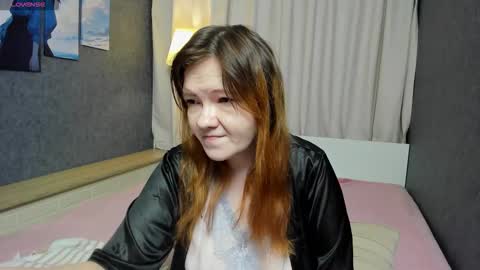 Snapshot of nora_lovvv chatting on 11/30/25, 11:03 Nora online show from 11/30/25, 11:03