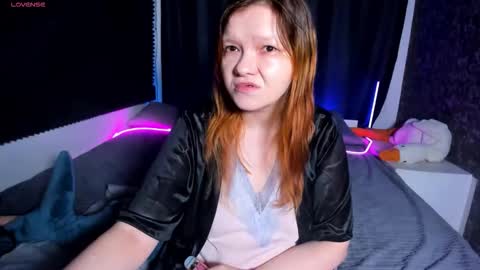 Snapshot of nora_lovvv chatting on 12/01/25, 10:42 Nora online show from 12/01/25, 10:42