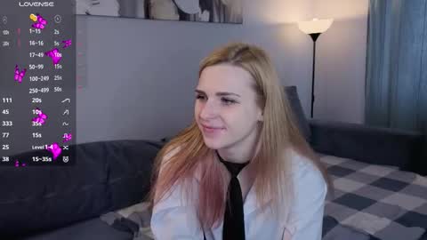 Snapshot of noradunn chatting on 10/28/25, 10:30 Elina online show from 10/28/25, 10:30