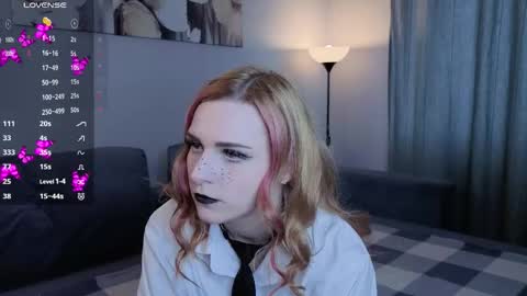 Snapshot of noradunn chatting on 10/31/25, 09:54 Elina online show from 10/31/25, 09:54