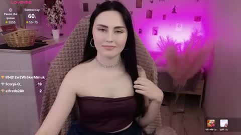 Snapshot of noralumi chatting on 06/11/26, 05:49 Nora online show from 06/11/26, 05:49