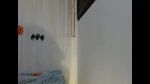 Snapshot of norapaker chatting on 10/11/25, 07:12 norapaker online show from 10/11/25, 07:12