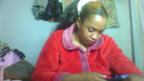 nosminah01 online show from 09/10/25, 12:05