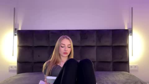 Snapshot of notelis chatting on 11/07/25, 03:56 Goldie online show from 11/07/25, 03:56