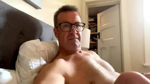 Snapshot of nottsaust chatting on 10/23/25, 12:21 Nottsaust online show from 10/23/25, 12:21