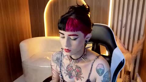 Snapshot of nova_kitty_tx chatting on 12/05/25, 08:12 Live 1500am 2100pm online show from 12/05/25, 08:12