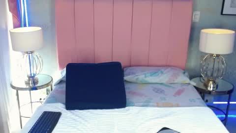 nova_ross online show from 09/19/25, 08:20