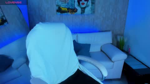 nova online show from 10/18/25, 05:21