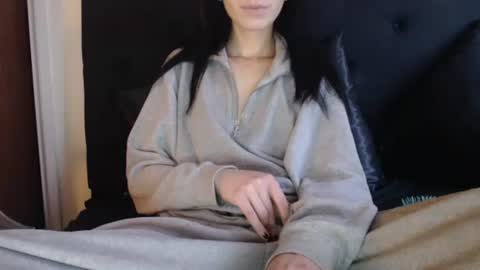 Snapshot of novafrey chatting on 10/28/25, 01:47 Olivia online show from 10/28/25, 01:47