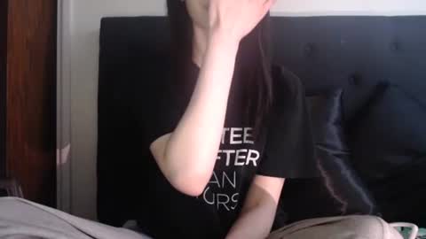 Snapshot of novafrey chatting on 11/11/25, 09:26 Olivia online show from 11/11/25, 09:26