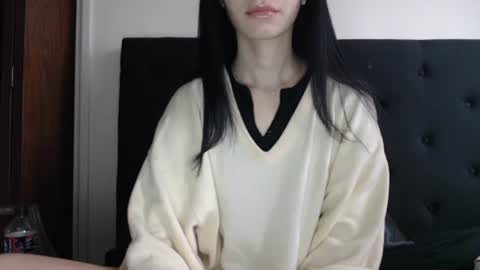 Snapshot of novafrey chatting on 11/25/25, 06:19 Olivia online show from 11/25/25, 06:19