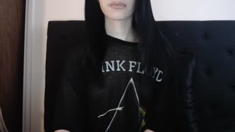 Snapshot of novafrey chatting on 12/03/25, 09:02 Olivia online show from 12/03/25, 09:02