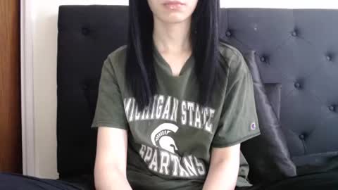 Snapshot of novafrey chatting on 12/05/25, 07:43 Olivia online show from 12/05/25, 07:43