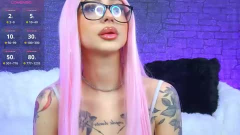 Snapshot of novajadex chatting on 05/22/26, 05:29 Ariana online show from 05/22/26, 05:29