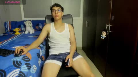 Snapshot of noxx_stark chatting on 11/11/25, 02:55 Noxx online show from 11/11/25, 02:55