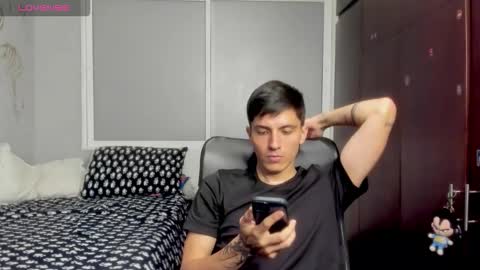 Snapshot of noxx_stark chatting on 11/16/25, 11:21 Noxx online show from 11/16/25, 11:21