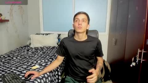 Snapshot of noxx_stark chatting on 11/22/25, 11:26 Noxx online show from 11/22/25, 11:26