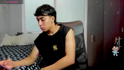 Snapshot of noxx_stark chatting on 12/16/25, 05:29 Noxx online show from 12/16/25, 05:29