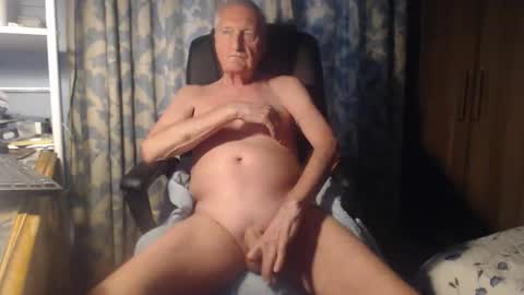Snapshot of nudecambud chatting on 05/31/26, 04:31 nudecambud online show from 05/31/26, 04:31