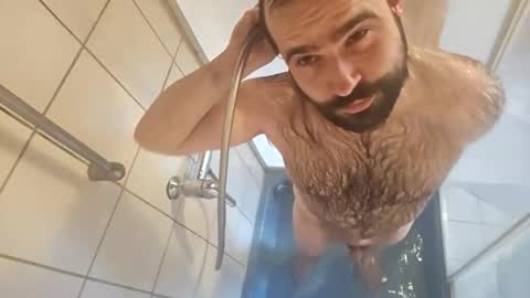Snapshot of nudechiller chatting on 12/18/25, 08:20 Vinz... online show from 12/18/25, 08:20