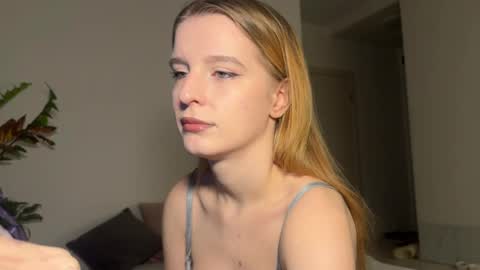 Snapshot of nura_foxx chatting on 02/17/26, 01:35 nura_foxx online show from 02/17/26, 01:35
