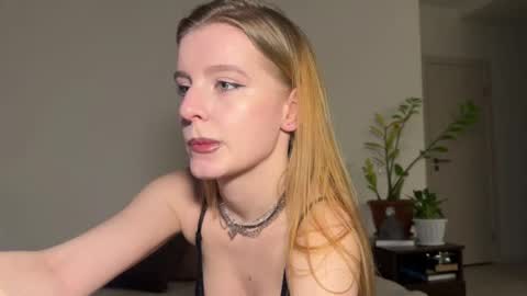 Snapshot of nura_foxx chatting on 03/08/26, 01:03 nura_foxx online show from 03/08/26, 01:03