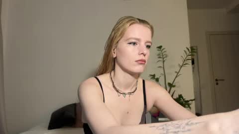 Snapshot of nura_foxx chatting on 05/10/26, 01:22 nura_foxx online show from 05/10/26, 01:22
