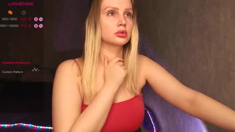 Snapshot of nutcrewlove chatting on 10/14/25, 08:20 WEELCOMEEEEEEEEEE online show from 10/14/25, 08:20