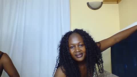 Snapshot of nutgal_ chatting on 10/24/25, 08:11 nutgal online show from 10/24/25, 08:11
