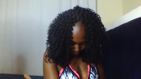 Snapshot of nutgal_ chatting on 02/14/26, 01:24 nutgal online show from 02/14/26, 01:24