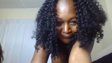Snapshot of nutgal_ chatting on 02/17/26, 12:18 nutgal online show from 02/17/26, 12:18