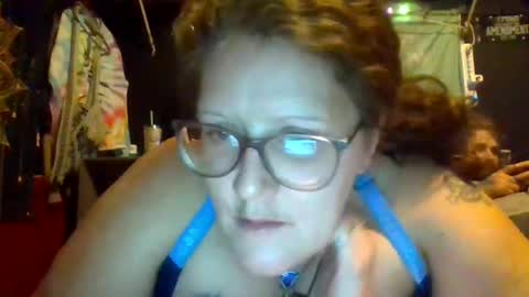 nutthousefunnyfarm online show from 12/19/25, 04:08