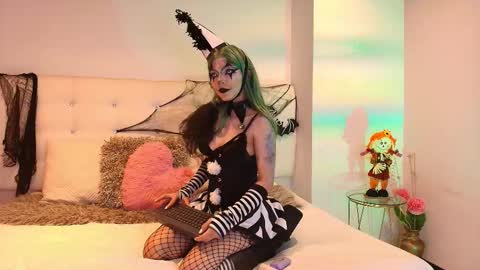 Snapshot of nxy_murtualer chatting on 11/01/25, 02:57 NXY online show from 11/01/25, 02:57