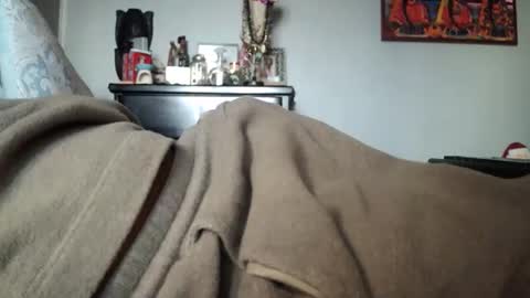 Snapshot of nyakuti chatting on 12/17/25, 11:33 KN online show from 12/17/25, 11:33