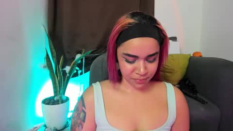 Nia online show from 11/09/25, 11:25