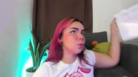 Nia online show from 11/11/25, 03:06