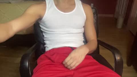 Snapshot of nyc2100 chatting on 02/01/25, 05:39 Your HOTBF online show from 02/01/25, 05:39