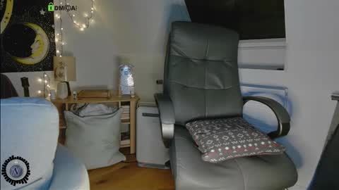 Snapshot of nyl0nnickb0y chatting on 12/02/25, 09:21 Nyl0nnickb0y online show from 12/02/25, 09:21