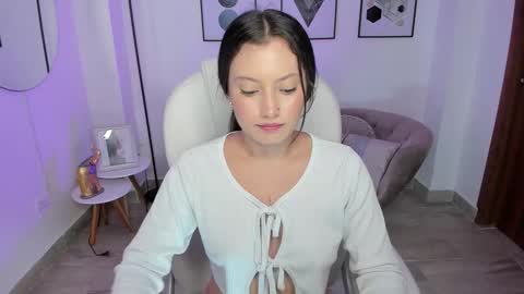 nylaa_rose online show from 10/17/25, 07:05