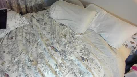 Snapshot of nylon_sissy_steffi chatting on 09/28/25, 12:05 Nylon Italian online show from 09/28/25, 12:05