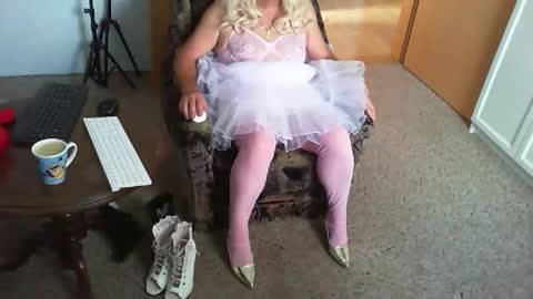 Snapshot of nyloniasau chatting on 10/11/25, 11:31 Strumpfhose online show from 10/11/25, 11:31