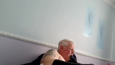 Snapshot of nylonlegs69 chatting on 05/11/26, 04:37 stockings suspenders mad online show from 05/11/26, 04:37
