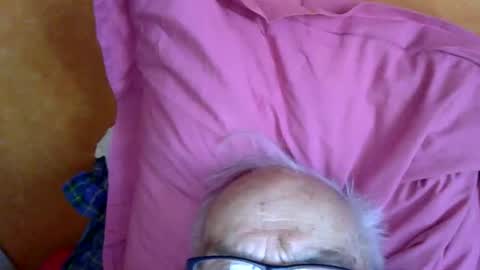 Snapshot of nymouf chatting on 01/11/26, 12:10 nymouf online show from 01/11/26, 12:10