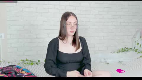 Kat online show from 11/04/25, 07:02