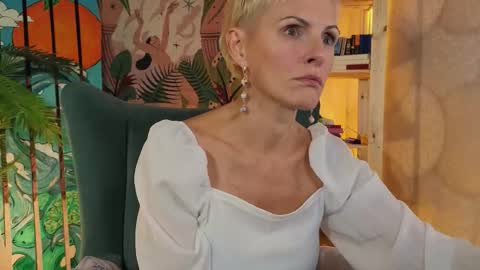 Snapshot of nymphvariety chatting on 09/21/25, 05:31 nymphvariety online show from 09/21/25, 05:31