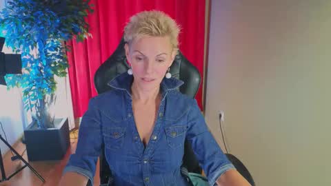 Snapshot of nymphvariety chatting on 10/03/25, 05:26 nymphvariety online show from 10/03/25, 05:26